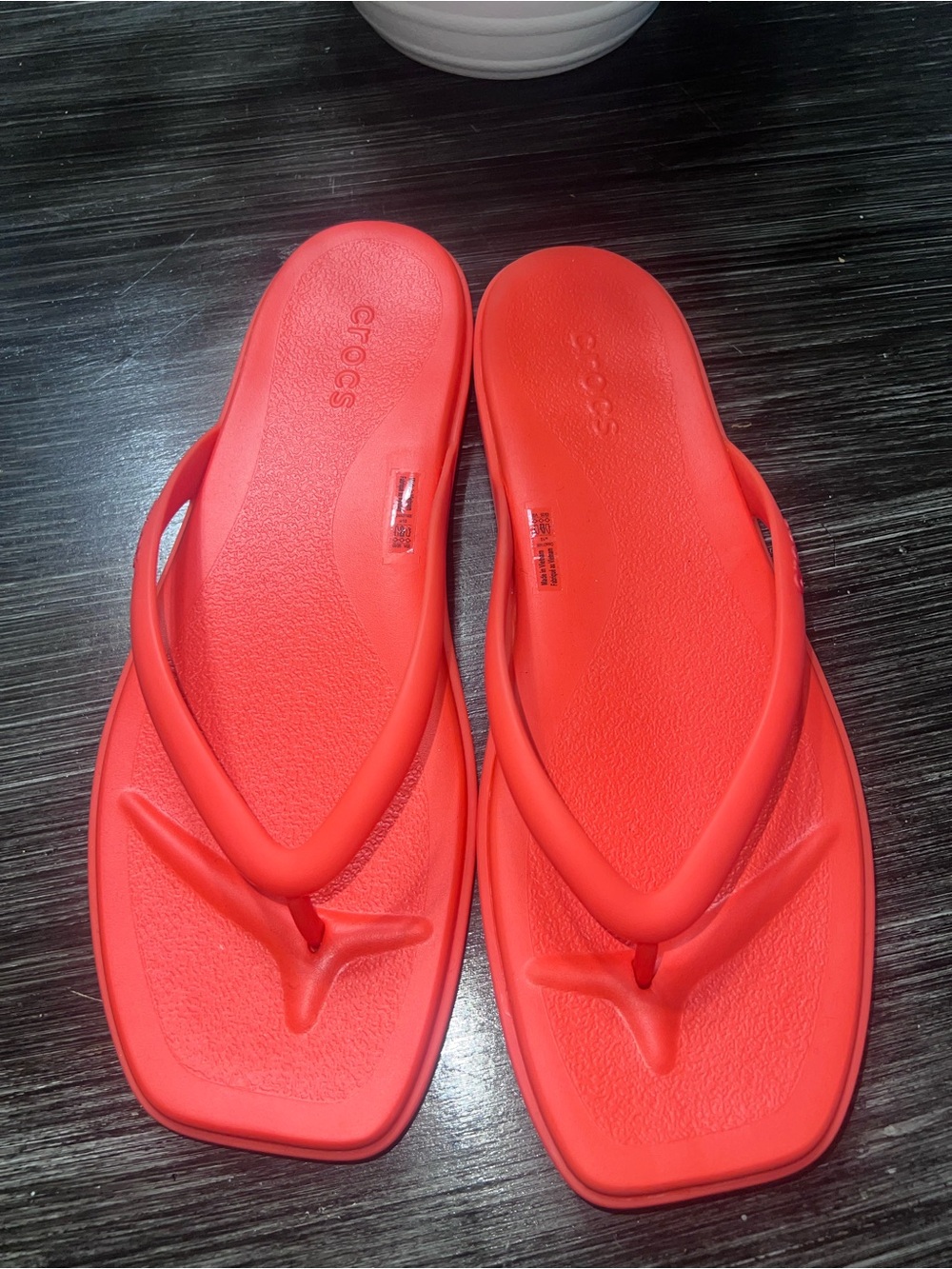 CROCS Women’s Bright Red Thong Sandals